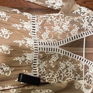 White/cream long dress with lace!